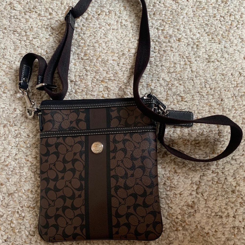 Coach Crossbody in Signature Logo